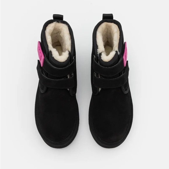 UGG Neumel Platform
Big Kids size 5 - Picture 2 of 7